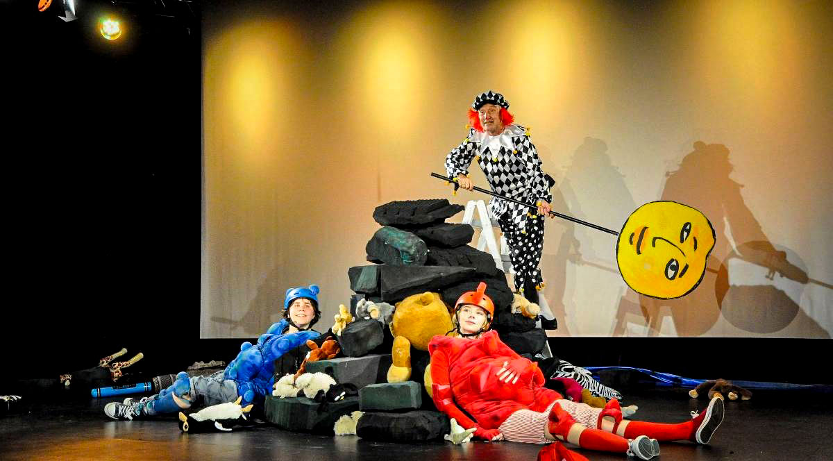 Im März zankten sich „Zwei Monster“ zum ersten Mal auf der Bühne des Kinder- und Jugendtheaters. Foto: Lars Emrich